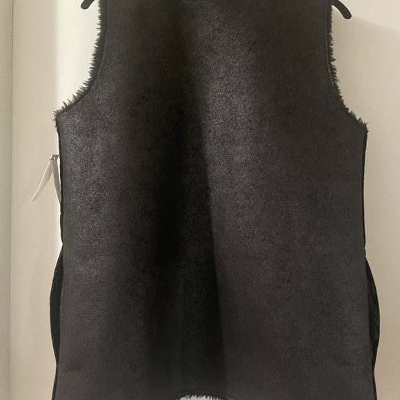 NWT Velvet by Graham and Spencer — Faux Suede / Faux Sherpa Vest - Picture 4 of 6